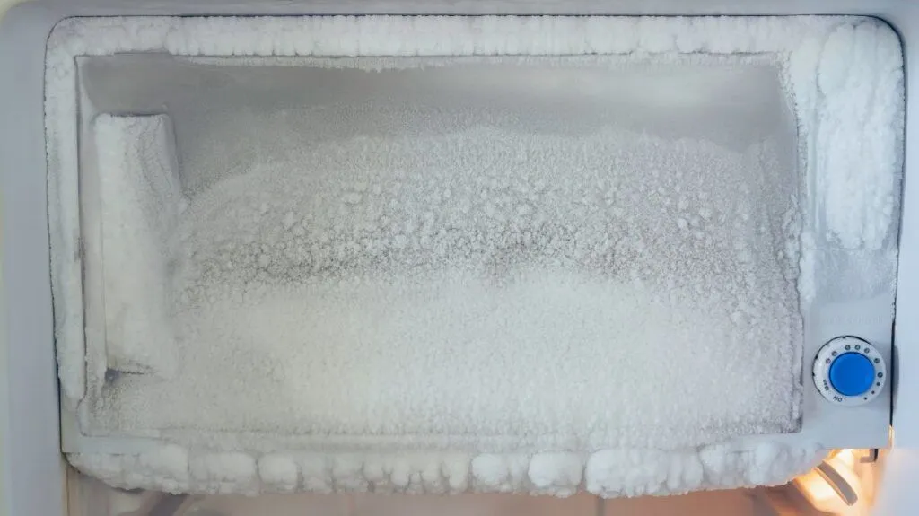 Aluminiumfolie-tricket — en snabb lösning mot frost i frysen