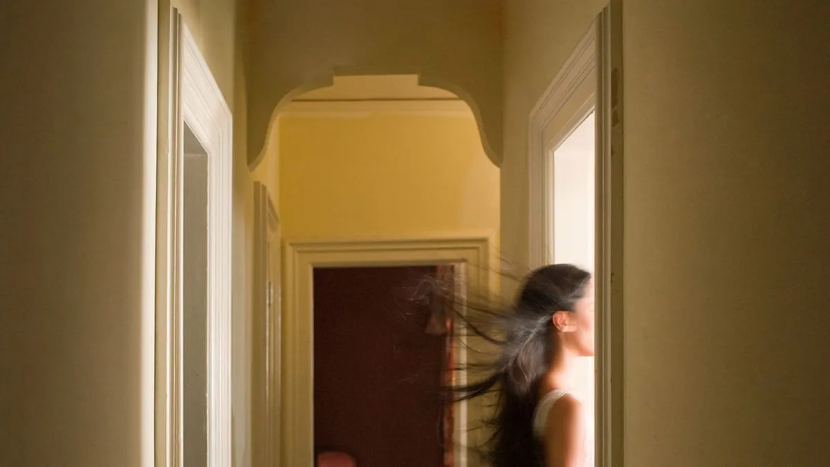 Den japanska vanan att ta av sig skorna innan man går in i hemmet: fördelarna enligt experter och forskare