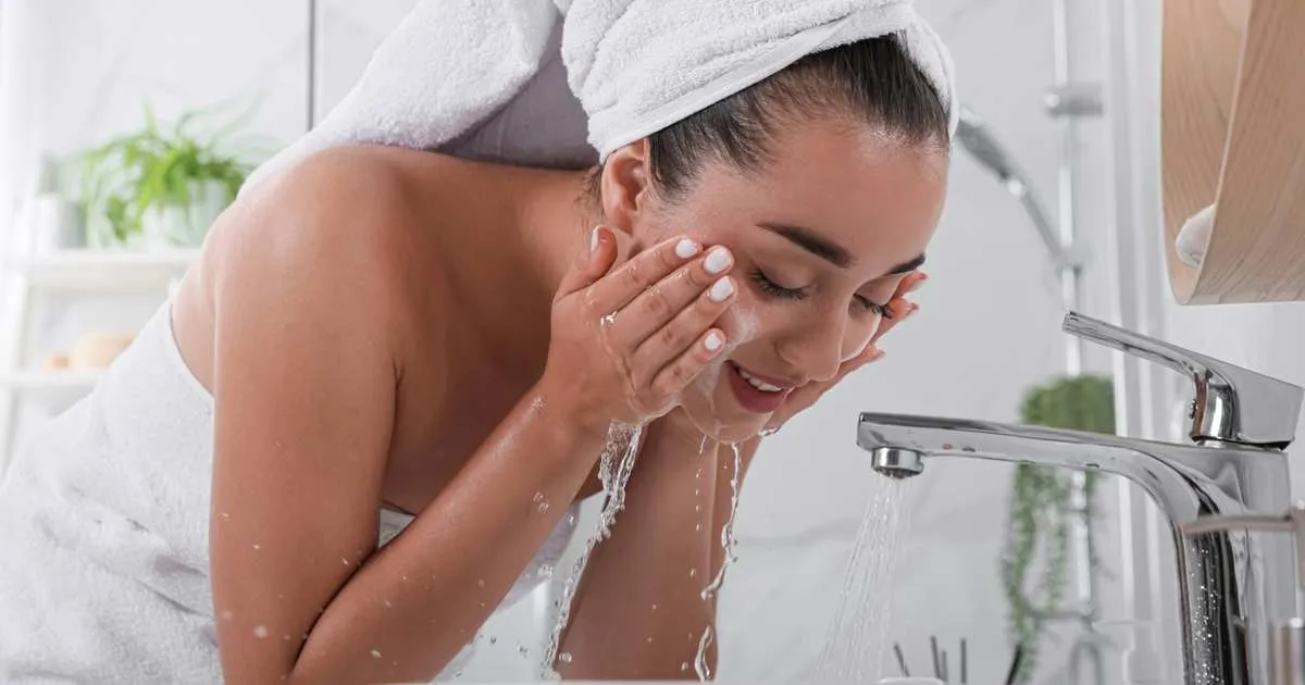 Ansiktsrengöring: grunden för en bra hudvårdsrutin