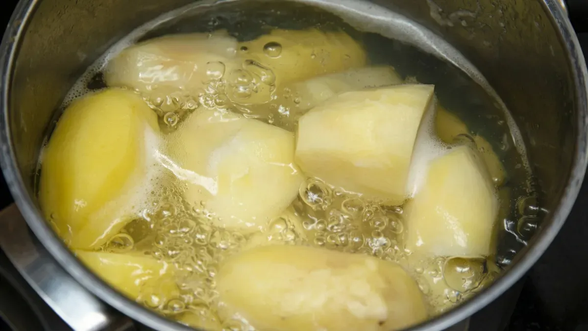 Ett enkelt kökstrick för bättre kvalitet på kokt potatis