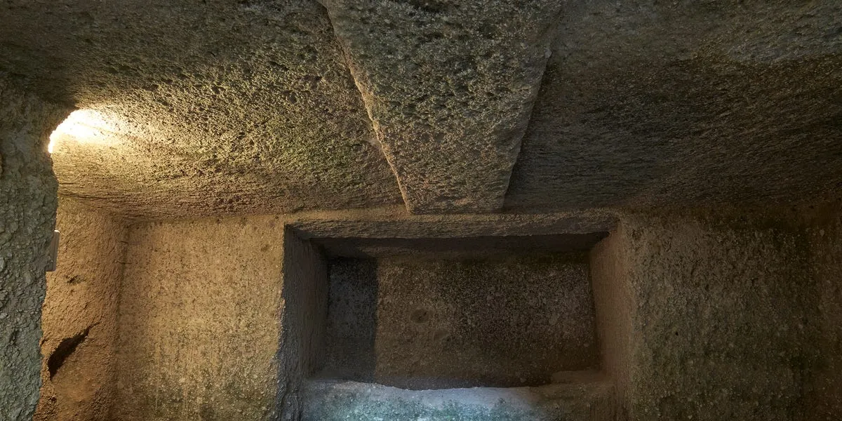 Lägga det förflutna till vila: en sensationell etruskisk grav i Italien