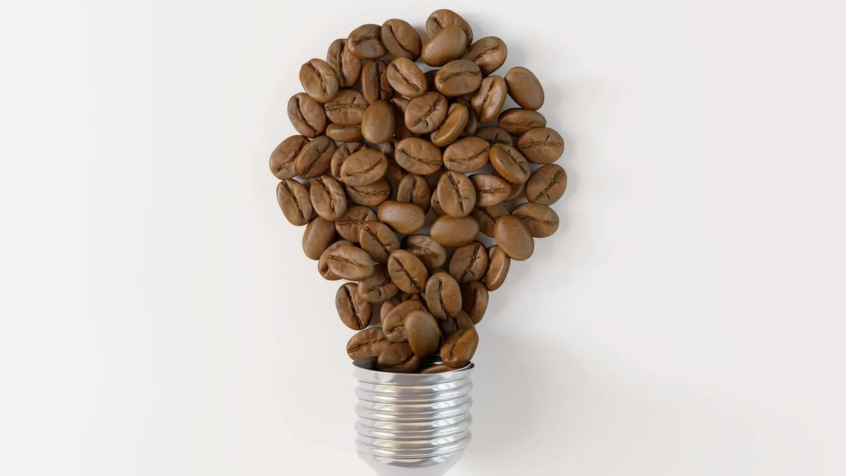 Hög kaffekonsumtion kopplas till snabbare kognitiv försämring hos äldre